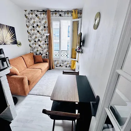 Cosy Paris 2P Vue Tour Eiffel Appartamento *